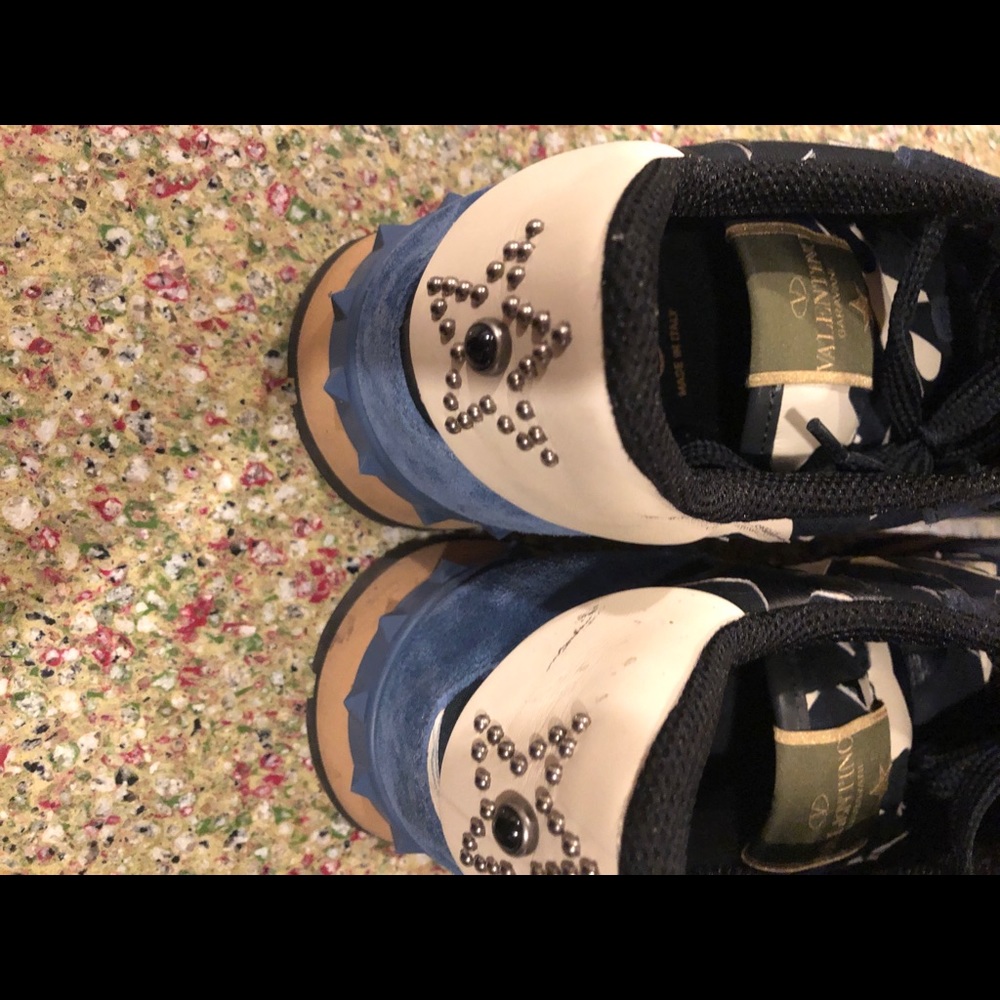 Shoes - Picture 4 of 7